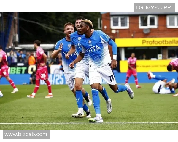 博尔顿与谢三周的激烈对决揭示足球战术的深层次博弈与精彩瞬间